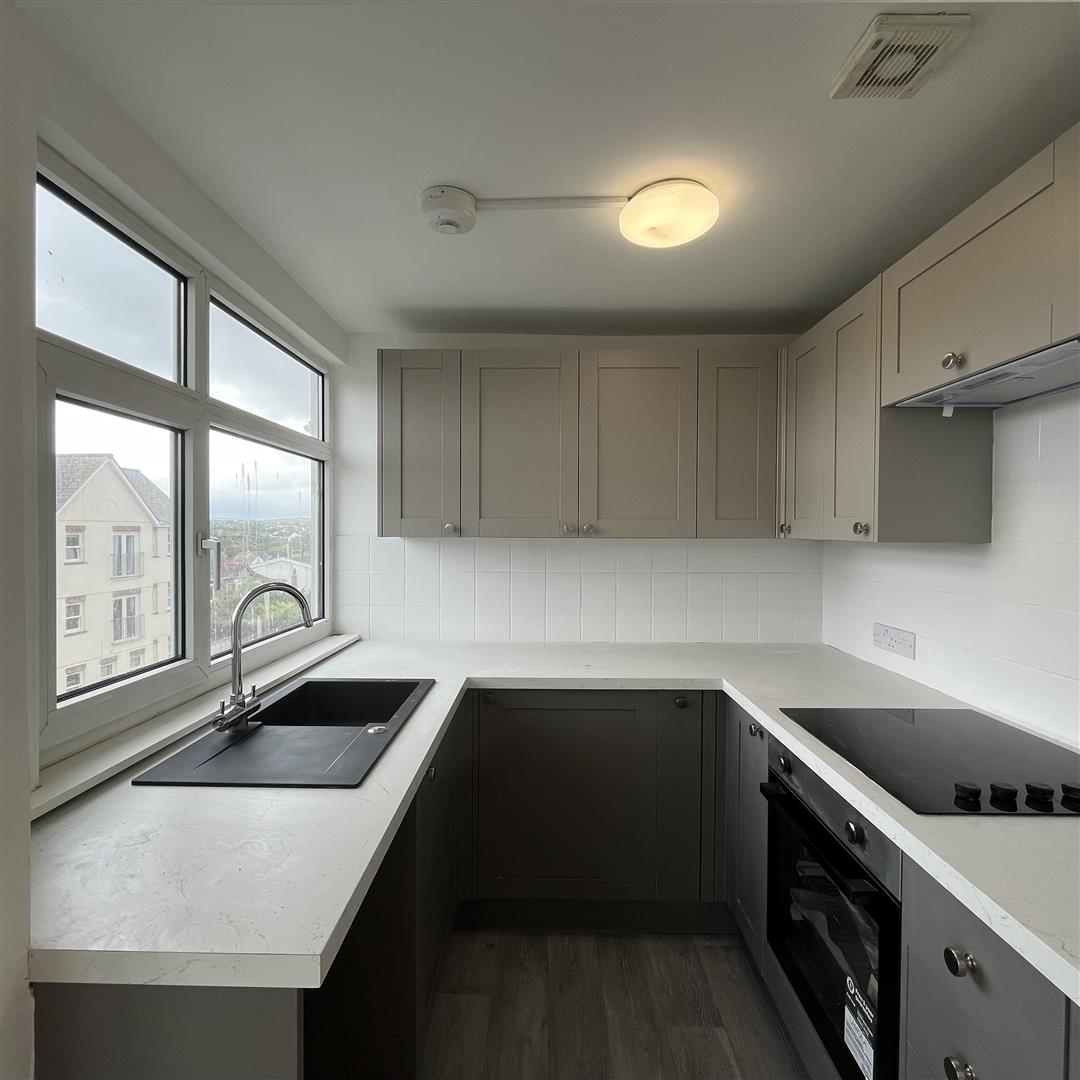 Ivanhoe Apartments Edgcumbe Avenue photo - 2